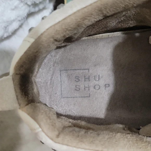 ShuShop Severine Sneaker Womens Sz 9 Cream Mid top, silver studs and White star - Picture 2 of 11